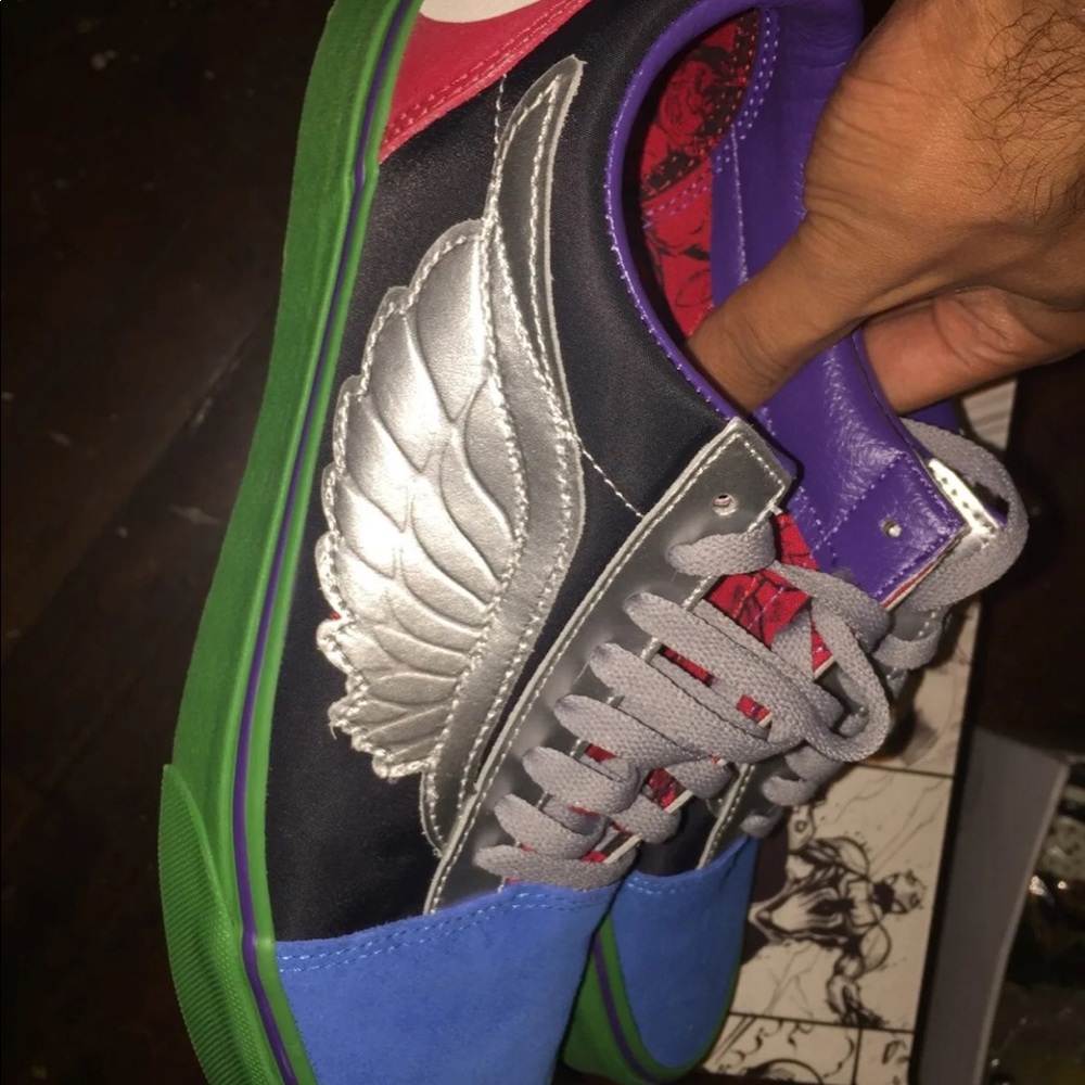 Vans - Picture 2 of 2